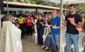 Fábio Gentil celebra missa em Ação de Graças na sua residência