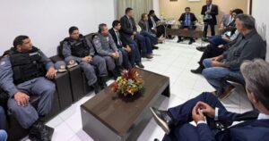 Militares e vereadores de Timon se reúnem para discutir a segurança pública e buscar soluções efetivas