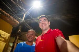 Fernando Braide acompanha serviços do programa São Luís no LED na Ilhinha