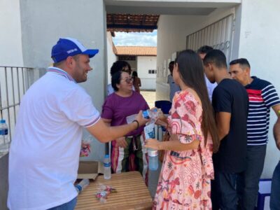 Prefeito Fernando Pessoa leva apoio com kits basicos para estudantes de Tuntum que fizeram prova do Enem