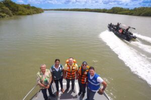 Governador Carlos Brandão e ministro das Cidades em exercício vistoriam Rio Anil, em São Luís
