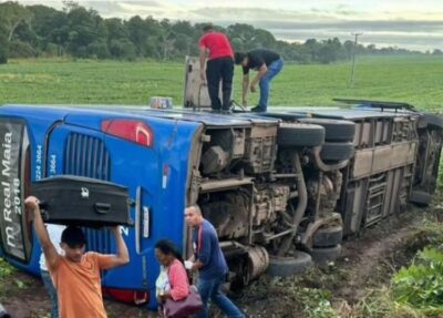 Ônibus da Real Maia capota na BR-226 entre as cidades de Grajau e Barra do Corda