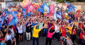 Uma multidão clamando por mudança marca a primeira caminhada de Rafael