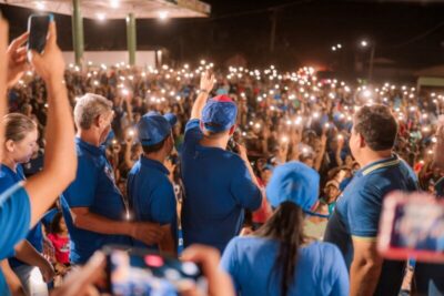 Uma multidão recebe Fernando Pessoa com festa gigante no povoado São Bento no Alto Sertão de Tuntum