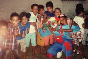 Transformando desafios em oportunidades: A luta do Palhaço Peteleco por um futuro melhor em Paço do Lumiar