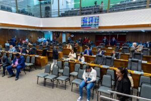 Deputados saem em defesa do governador Brandão após críticas de Othelino