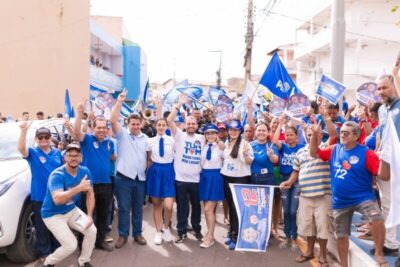 Em visita ao Centro Comercial, Fernando Pessoa mostra propostas de desenvolvimento e é bem recebido por empresários e consumidores locais