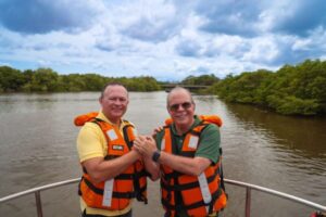 Governador Carlos Brandão e ministro das Cidades em exercício vistoriam Rio Anil, em São Luís