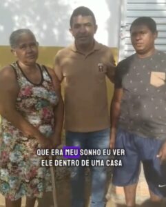 Prefeito Adelbarto Santos entrega duas casas a moradores do povoado Mimoso em São Francisco do Maranhão