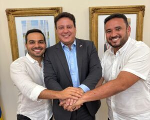 Diegão da Madeireira é recebido pelo governador em exercício Felipe Camarão