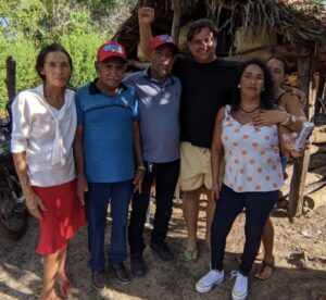 Peritoró: Gustavo do posto marcou presença no aniversário do Sr. Burrego, no povoado Bacuri.