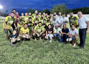 Prefeita Domingas Cabral Esteve prestigiando a estreia da seleção de Mirador.