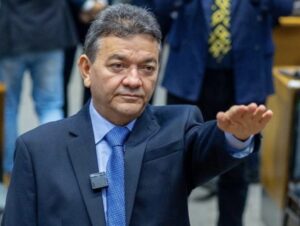 Sem conseguir agregar, Miltinho Aragão emite nota e desiste da disputa pelo comando da Famem