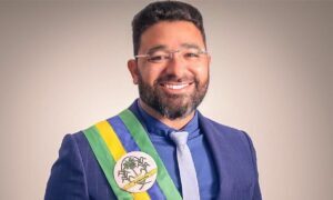 Prefeito Dr. Júnior comanda Prefeitura de Peritoró com mãos de ferro