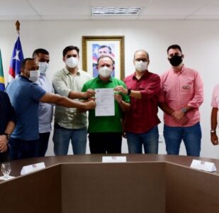 Rogério Cafeteira assina termo para obras do Ginásio Castelinho