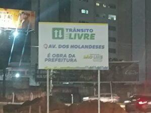 E o preço? Após cobrança, Braide coloca placa sem valor da obra