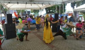 Música, artesanato, educação, saúde, agricultura, teatro e bazar foram algumas das atrações da Feirinha da Gente