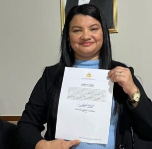 Vitória: Presidente da Câmara de Cajapió é mantida no cargo