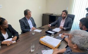 Famem e governo do estado criam grupo para trabalhar pelas escolas indígenas