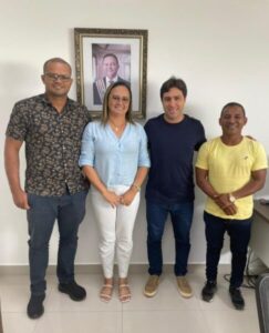 Vereadora Amanda Muniz reúne-se com André Bello em prol de Morros