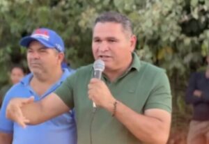 Sebastião Costa inaugura mais um poço para beneficiar abastecimento de água para a população