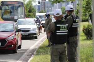 “Rei da multa”, Braide cerca motoristas por todos os lados