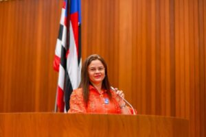 Fabiana Vilar relata danos estruturais na orla da Raposa e pede melhorias ao Governo do Estado