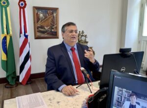 Flávio Dino diz que ainda não há razão para prisão do ex-presidente Bolsonaro