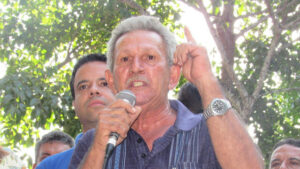 Prefeito Diringa esclarece caso de compra de caixões funerários em Tutoia