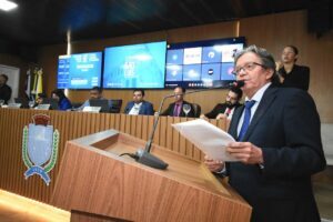 Dr. Gutemberg propõe alteração do Regimento Interno para permitir uso de recurso visual ou de áudio em sessões da Câmara