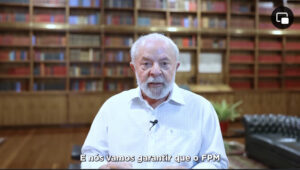 Após críticas de prefeitos com queda do FPM, Lula anuncia medida que garante repasse igual a 2022