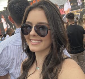 Jovem de 25 anos morre durante lipoaspiração; família cobra investigação