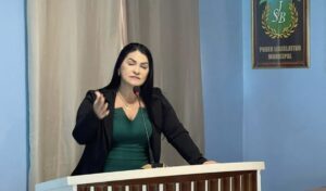 Vereadora Cláudia Gomes diz que está sendo ameaçada após fiscalizar prédios e obras públicas em São João Batista
