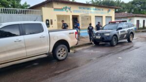 Polícia Civil cumpre mandados de busca na casa de prefeito de Cândido Mendes