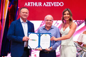 Governador dá posse ao novo diretor-geral do Teatro Arthur Azevedo
