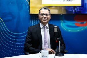 Deputado Carlos Lula aborda problemas que levaram profissionais a não receber piso de enfermagem