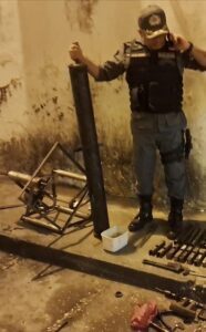 Polícia Militar desarticula oficina clandestina de fabricação de armas e desmanche de motocicletas, em Caxias