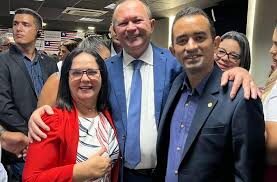 Vídeo: Belezinha se emociona ao anunciar que o Deputado Aluízio Santos está curado do câncer