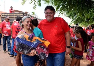 Tratorzão realiza sonhos em mais um dia de distribuição de brinquedos em São Domingos do Maranhão