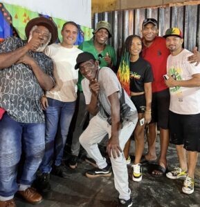 Pintinho Itamaraty realiza tour reggaeira com artistas internacionais.