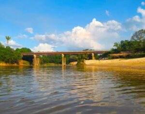 Ponte sobre Rio Munim, viabilizada por Hildo Rocha e Jones Braga, impulsionará o desenvolvimento de Nina Rodrigues e toda região; a obra está em fase de acabamento