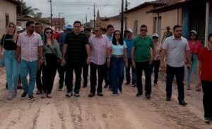 Santa Helena: Joãozinho Pavão acompanha inicio das obras de pavimentação de ruas do bairro Boa Esperança