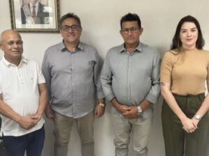 Prefeito Zequinha Ribeiro em busca de benefício para o município de apicum -açu.