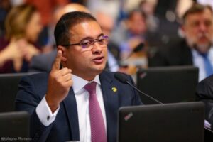 Weverton é o relator da PEC que limita os juros bancários