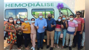 Senador La Rocque ganha van para transporte de pacientes de hemodiálise comprada com emenda do deputado Hildo Rocha