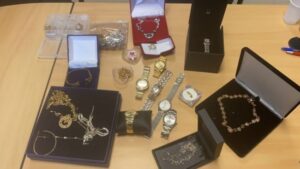 Operação contra Josimar apreendeu jóias, cheques, dinheiro, arma e lancha