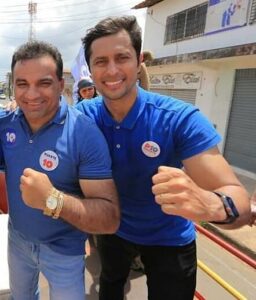 Duarte Júnior anda pelas ruas de São Luís com político chamado de ladrão