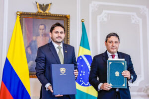 Juscelino entrega UBS, ambulância e centro de capacitação em Tuntum