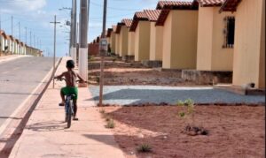 Governo avalia suspender Minha Casa Minha Vida e redirecionar recursos do Sistema S