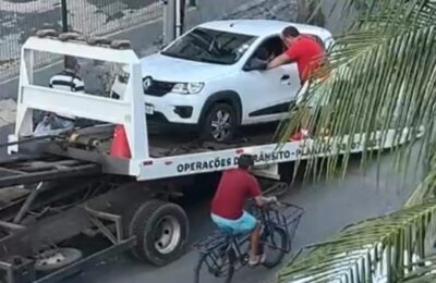 VÍDEO! Mulher reage a reboque da SMTT perto do UDI, fica dentro do carro apreendido e não sai nem com intervenção de psicólogo